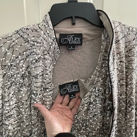 Alex Evenings - DRESSY 2 PIECE JACKET AND TANK - Size Medium - Picture 7 of 7